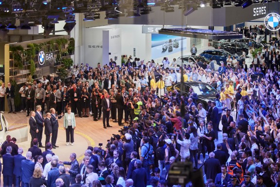 A rush of visitors to IAA MOBILITY 2023: Enthusiasm and fascination for the future of mobility.